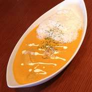 限定１０食の大人気バターチキンカレー
平日限定
ドリンクセット1200円
※平日11:00~14:00までにご注文するとミニデザートがつきます。