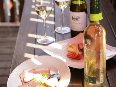 日替わりのグラスワイン、8種類楽しめます！　