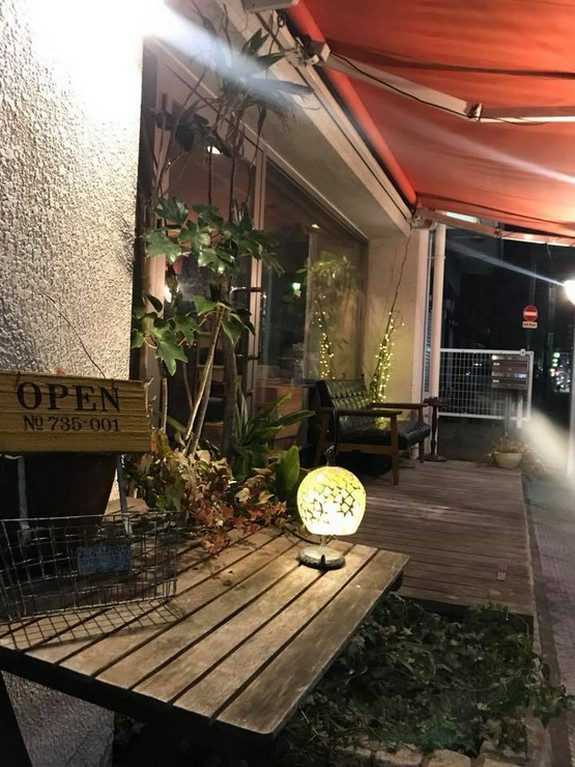 夜も落ち着いた雰囲気に