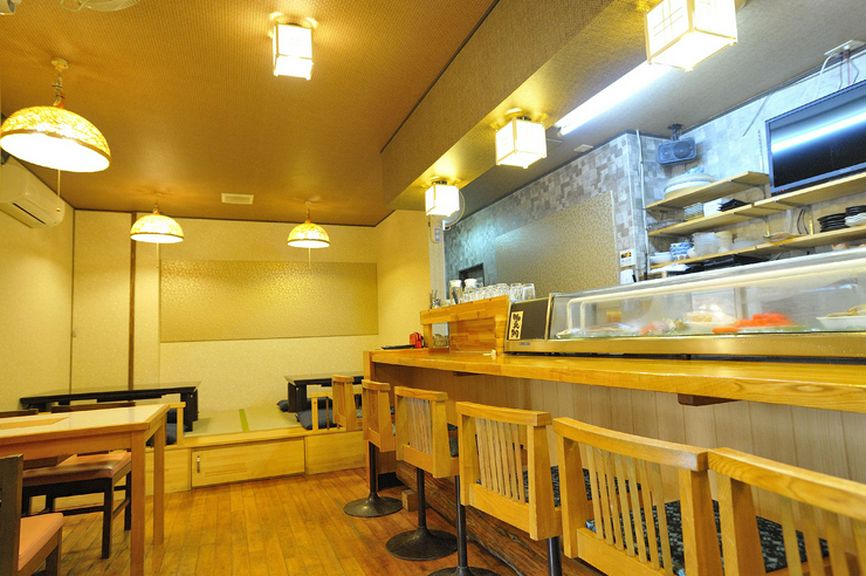 和を基調とした、落ち着きのある店内