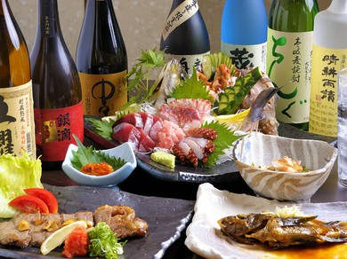 おいしい料理やお酒を楽しみながら、にぎやかに女子会を