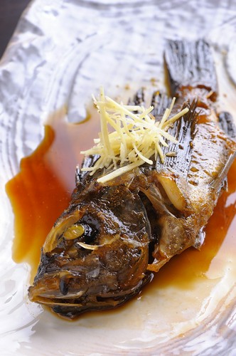 お酒やごはんとの相性抜群。獲れたて鮮魚を使った『煮つけ』