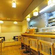 木のぬくもりを大切にした店内で、おいしい料理とお酒をゆっくりと楽しんでいただきたい。そんなお店を目指しています。宴席のご相談などにも柔軟に対応していますので、お気軽にご連絡ください。