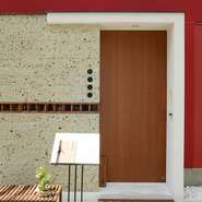 モダンでありつつも、ほっと落ち着ける雰囲気の店構え