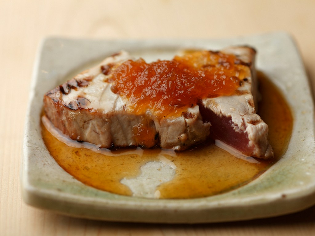 夜のつまみで出される、新玉ねぎカツオ