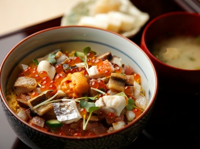 ランチはお得なばらちらしを提供