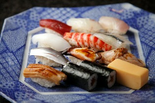 毎朝築地で目利きする、旬の鮮魚
