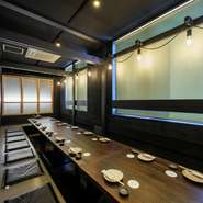 個室は4名・6名・8名・10名・12名・14名・16名・20名、最大50名まで対応可能！松江駅前（伊勢宮）エリアでこの空間力はなかなかありません！2025年3月OPENの綺麗な店内で、宴会しませんか？