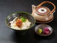 〆にあっさり梅茶漬け
