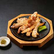 特製の味付け大山どりをヤマタノオロチに見立てて焼き上げました！いざ！オロチ討伐！