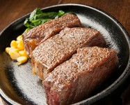 沖縄では〆にステーキが定番!!
この夏Aサインバーにサーロインステーキが登場♪
ビールとの愛称抜群です!! 

1ポンド 1,980円 