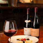 フランスワインをはじめ、世界各国のワインが200種類もそろっています。
