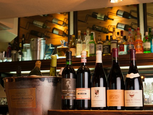 フランスワインをはじめ、世界各国のワインが200種類
