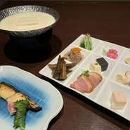おばんざい
      湯葉など１２種盛り
・白和え
・豆乳湯豆腐
・焼き物
・ご飯
・漬け物
・デザート
・黒豆茶