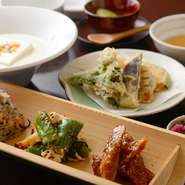 野菜と豆腐のお手軽コース観光で来られたお客様も京都を感じる料理のコースとなっています。