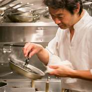 栄養豊富な国産食材を使用し、食材一つ一つの個性を引き立てるよう調理しています。日本ならではの食材も使うので「日本に生まれて良かったと感じる」と言うお声も。美味しい以外にも感性に響く料理を作っています。