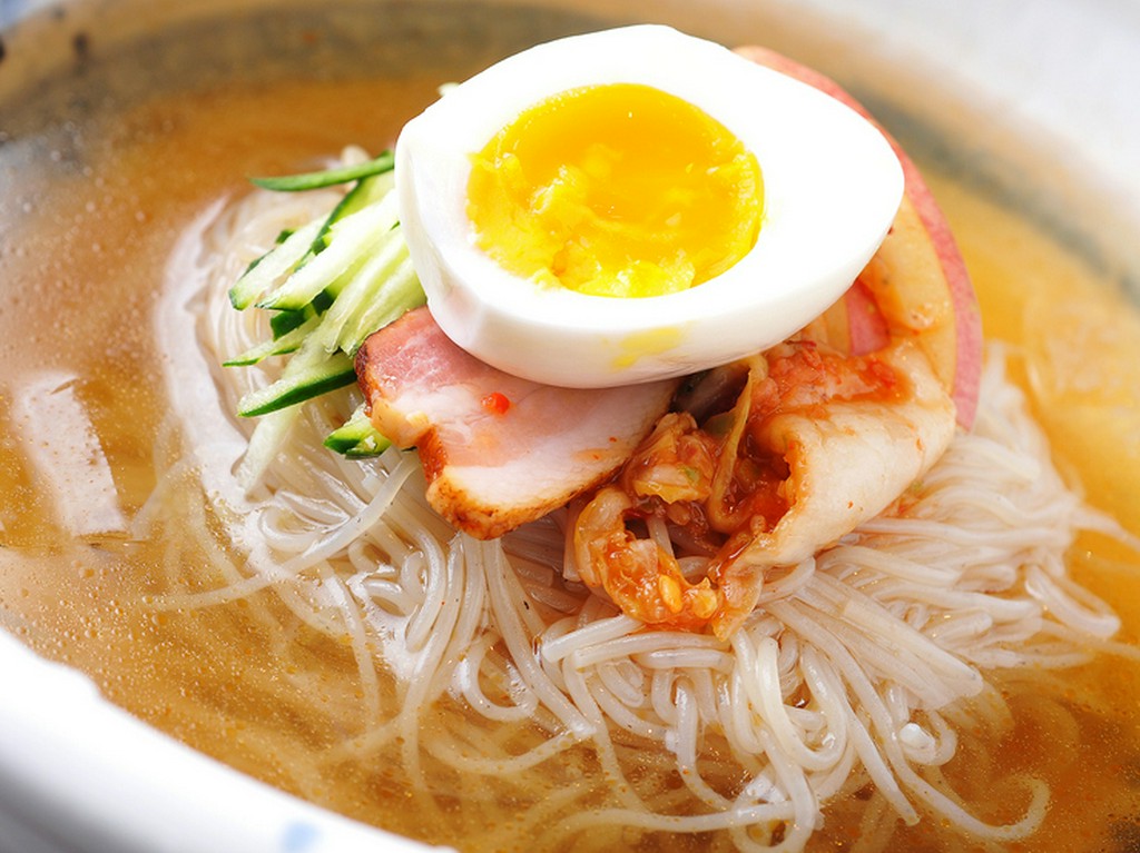 『冷麺』などのサイドメニューも充実