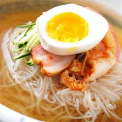 『冷麺』などのサイドメニューも充実