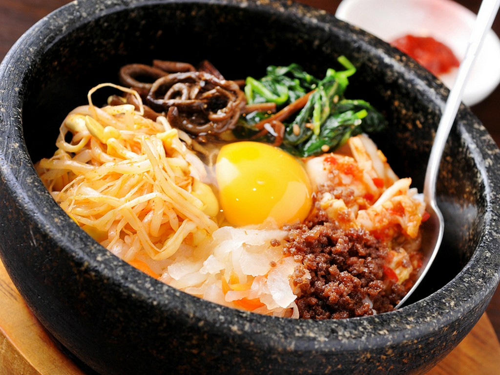 本格的な美味しさの『石焼ビビンバ』