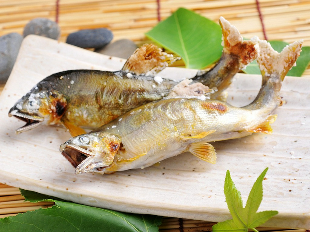 旬の味覚を堪能。香ばしさが香り立つ『鮎塩焼き』