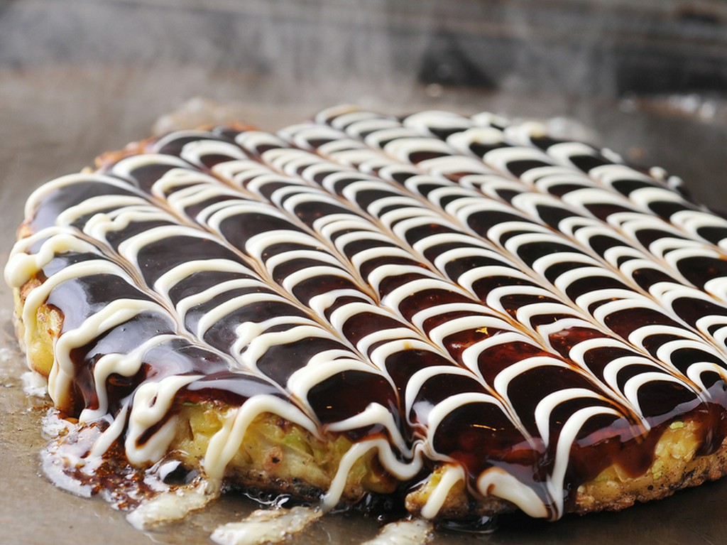 素敵なデコレーションが魅力的な『カニマヨお好み焼』