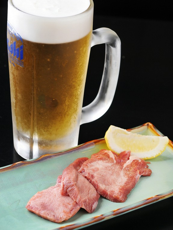 レモンをキュッを絞って召し上がれ『牛タン塩焼』