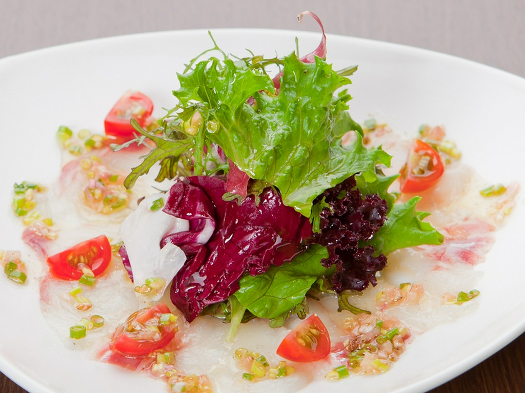 季節の新鮮魚介がたっぷり『本日のカルパッチョ』