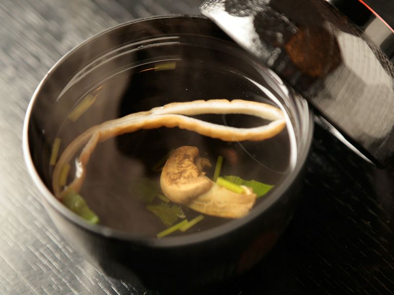 『うな重』や『蒲焼』の味を引き立てる上品な味わいの『きも吸』