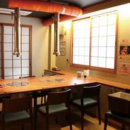 わいわい宴会はもちろん、ビジネスランチにもご利用いただけます。
靴をぬいで、ゆっくりとお過ごしいただけます。