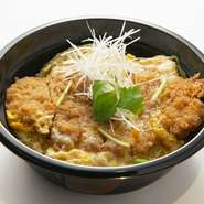 食べ応えのあるカツ丼をご自宅や職場でもお楽しみいただけます。