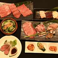 前菜の黒毛和牛ヒレのローストビーフから始まり、上カルビ、上ロース、牛タン、車エビ、牛小腸とバラエティに富んだ食材をラインナップ。満腹になること請け合いです。今年頑張ったご褒美にいかがですか？

※90分飲み放題付き
※2名様より承ります
※要予約