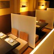 大人の夜のひとときを満喫できる、落ち着いた雰囲気の和空間