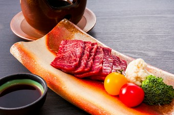 愛媛県産、幻のはなが黒牛の熟成肉は絶品！