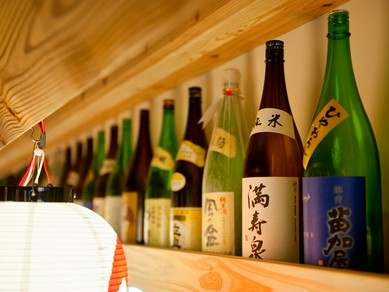 季節の日本酒各種取り揃えております