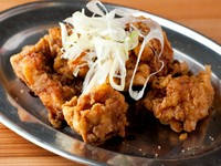 濃い目の醤油味に黒コショウでアクセントを添えた『富山ブラック唐揚げ』