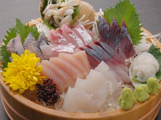 富山湾で揚がったばかりの旬の味を楽しむお造り『桶盛り　中』