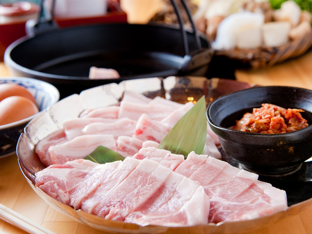 ピリッと辛いスタミナメニュー『霧島ポーク〈赤〉すき焼セット』