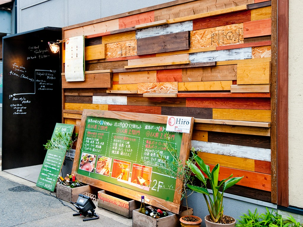 あたたかな木のぬくもりと、カラフルな色づかいが魅力的