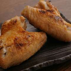 こんがりと香ばしく、中身はジューシー『手羽先』
