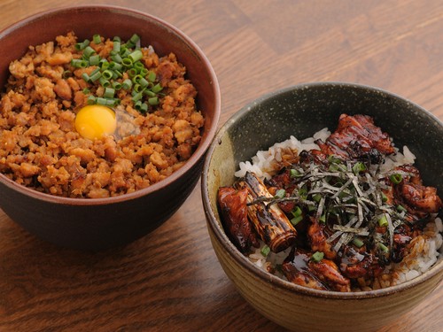 最後のシメにオススメ『そぼろメシ、焼鳥丼』