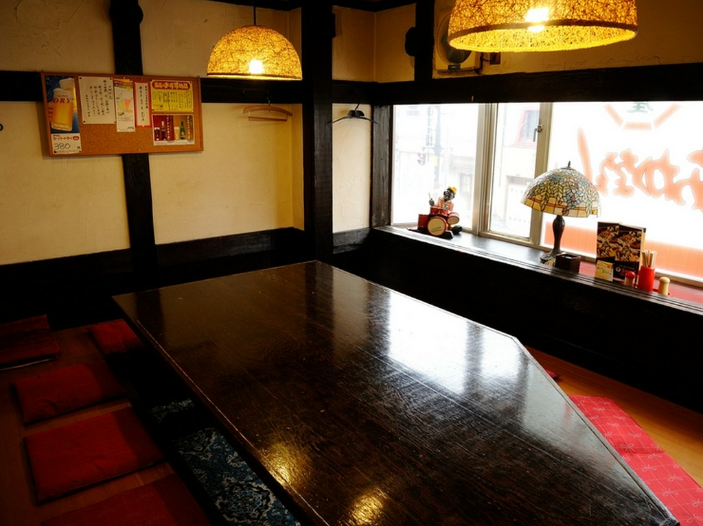 女子会向きの掘りごたつ席で、食べ放題飲み放題プランを堪能