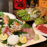 食べ放題飲み放題コースは4000円～5000円まで各種ご用意。5000円コースは豪華料理です！　その他3500円の飲み放題コースもあります。