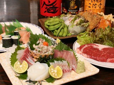 お腹一杯！　大満足の『食べ放題飲み放題コース』