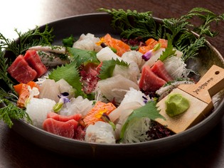 瀬戸内海の天然の魚貝を仕入れ、色、香り、味を極める『お造り』