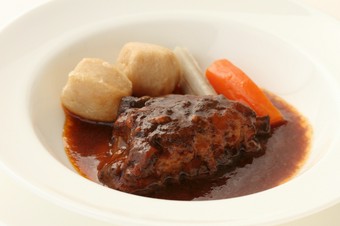 じっくり煮込んだトロける神戸牛の『ビーフシチュー』