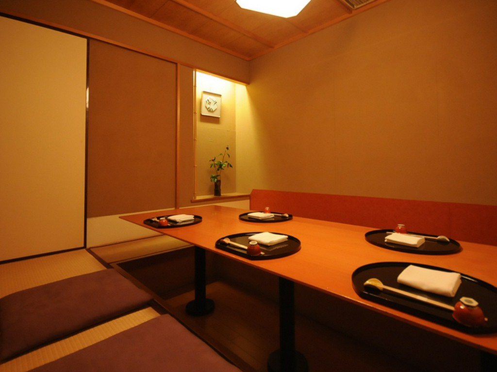 堀ごたつ式の和個室