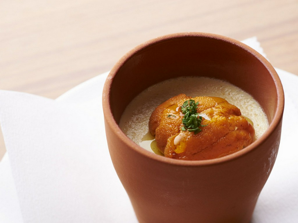 とうもろこしのムースと北海道産生雲丹 (1個)