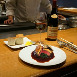 旬の食材を厳選した『Chef's Selectionコース』色々な料理を堪能できるお得な人気のコース。