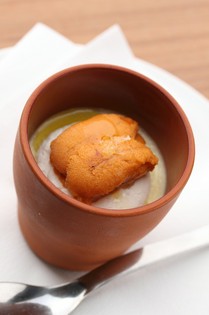 ピンチが生んだ『とうもろこしのムースと生ウニ　ロワイヤル』