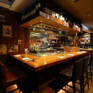 料理を待つ間もライブ感を楽しむことができます。